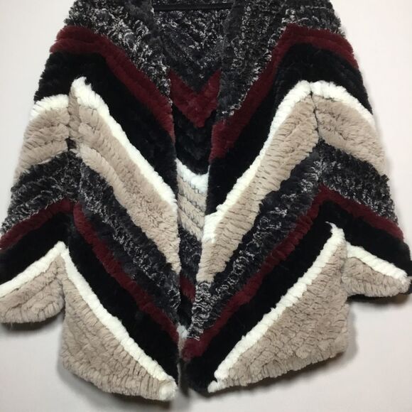 Faux fur fluffy coat cardigan warm cozy zigzag pattern red black cream size M/L - Picture 3 of 7